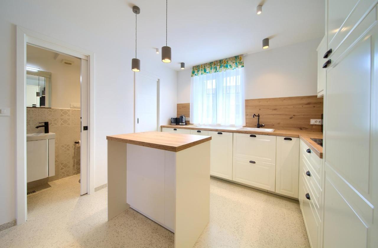 Apartman Placa Нивице Екстериор снимка