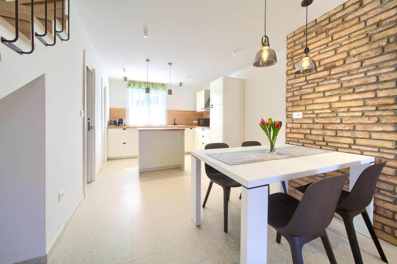 Apartman Placa Нивице Екстериор снимка