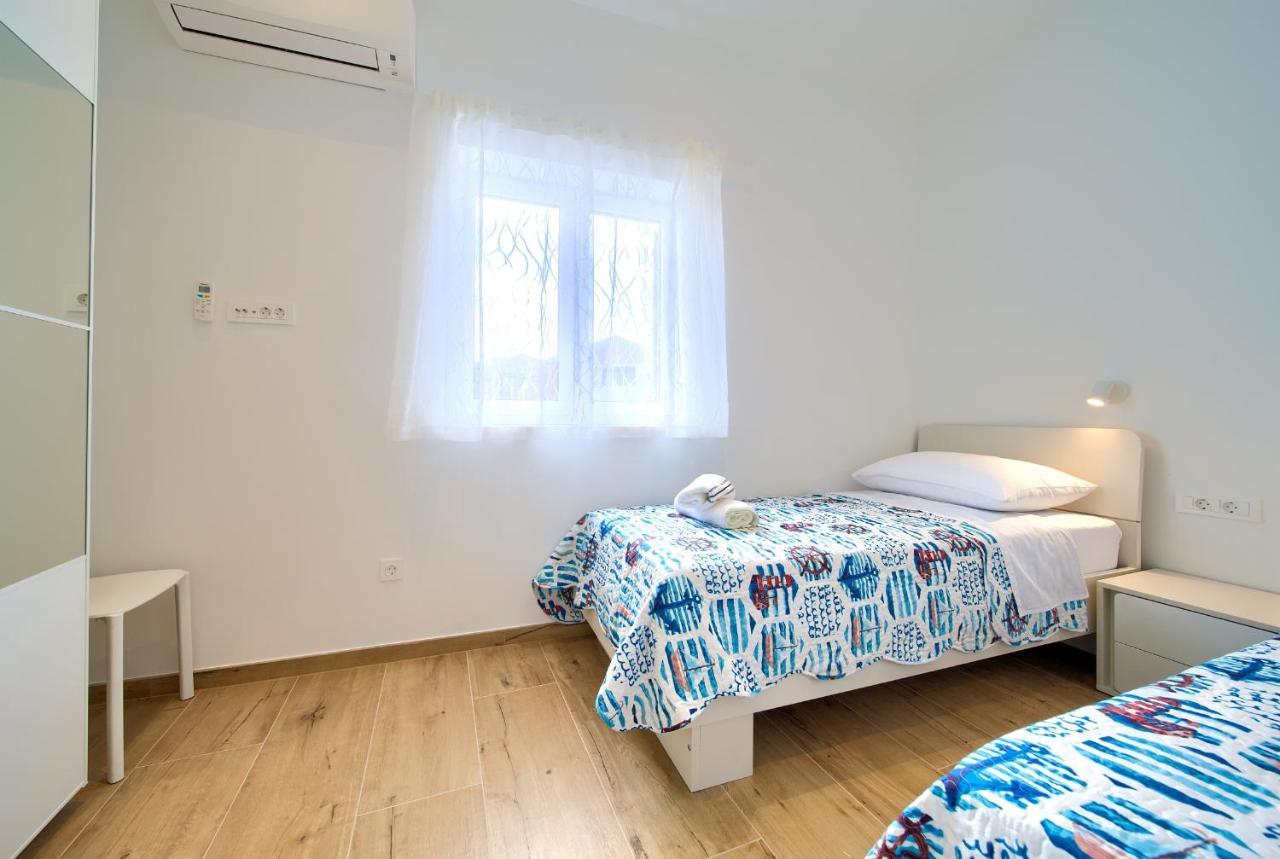 Apartman Placa Нивице Екстериор снимка